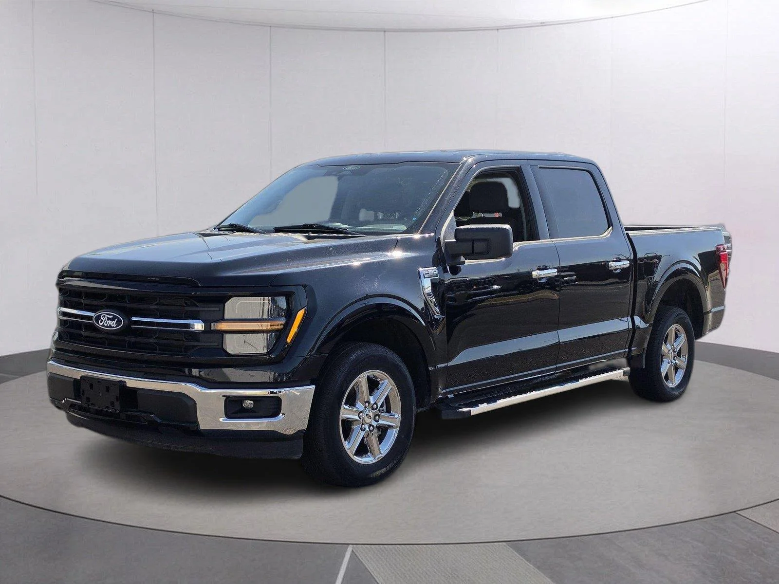 Used 2025  Ford XLT image 1