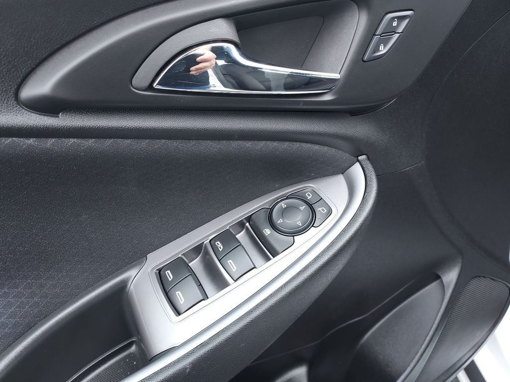 Used 2024 White Chevrolet LT image 21