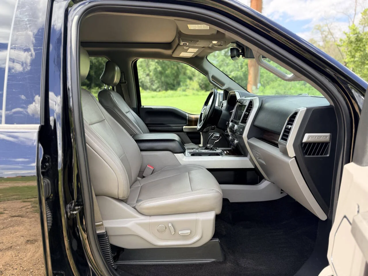 Used 2017 Black Ford Lariat 4x4 4dr SuperCrew 5.5 ft. SB image 16
