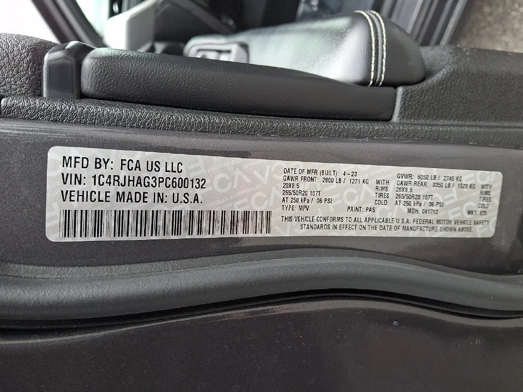 Used 2023 Baltic Gray Metallic Clearcoat Jeep Altitude image 28