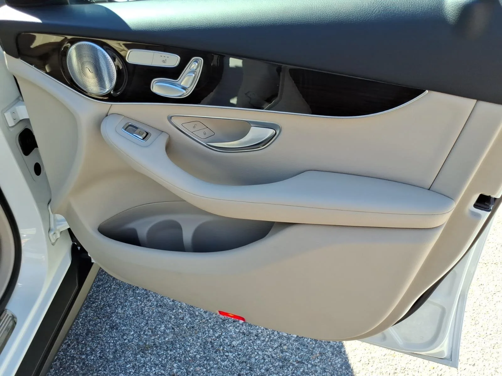 Used 2020 Polar White Mercedes-Benz GLC 300 image 24