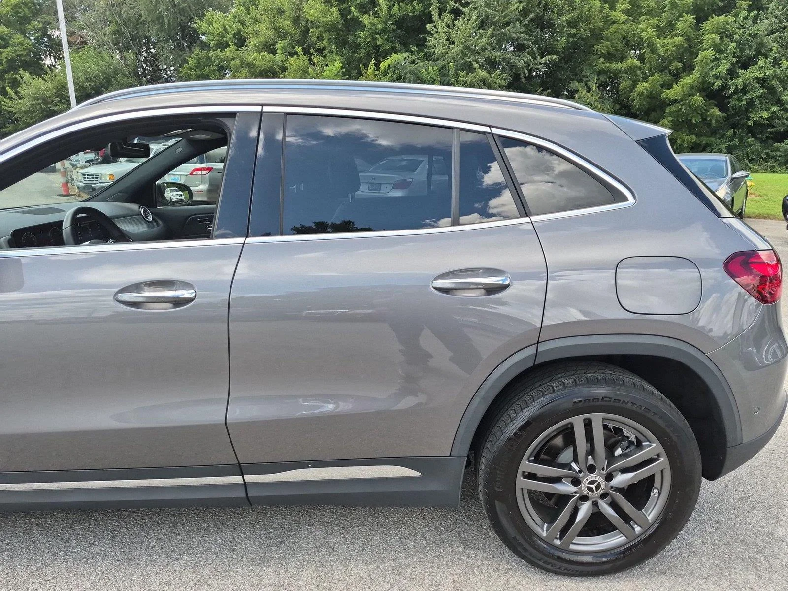 Used 2025 Mountain Grey Metallic Mercedes-Benz GLA 250 image 30
