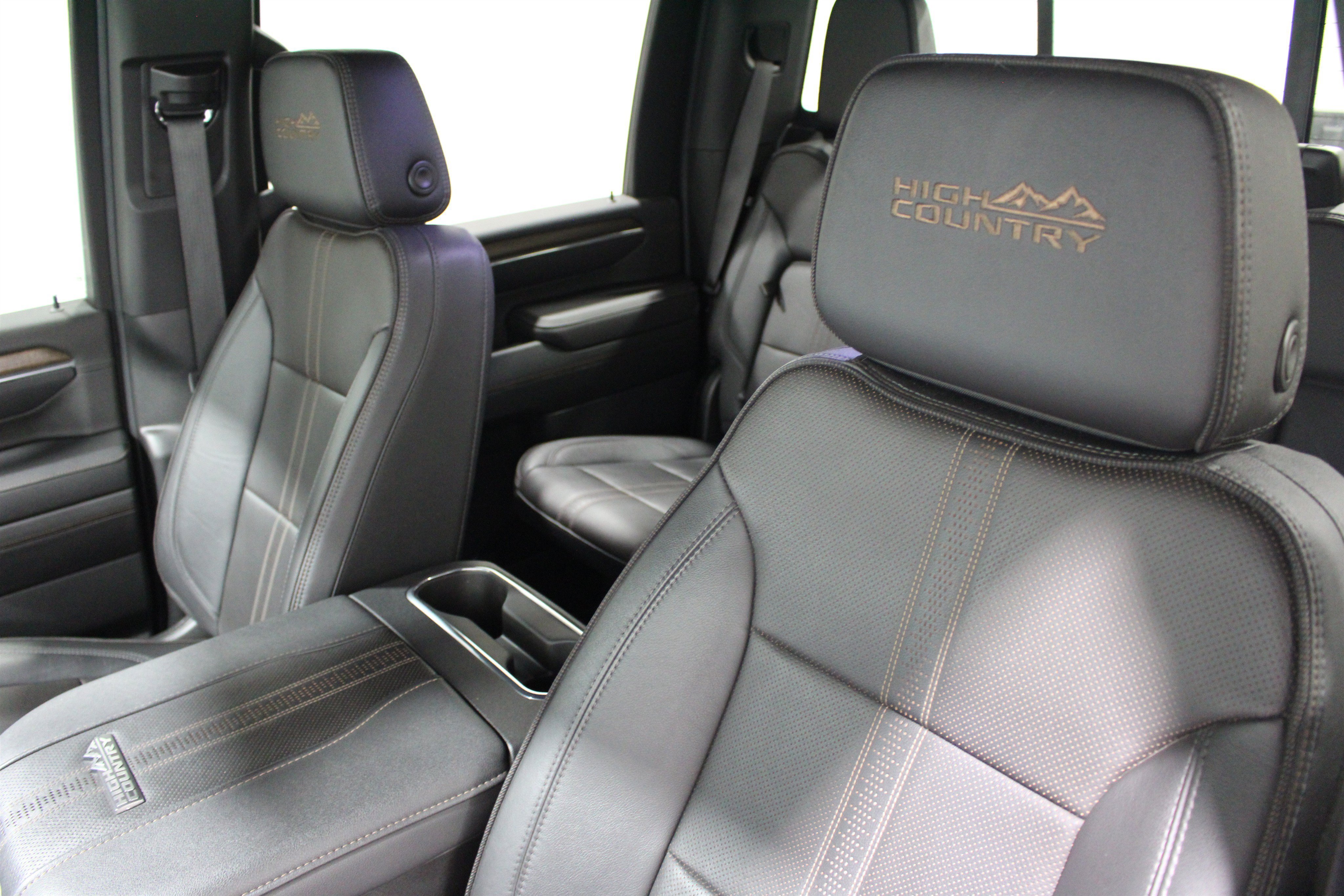 Used 2024 Iridescent Pearl Tricoat Chevrolet High Country image 4