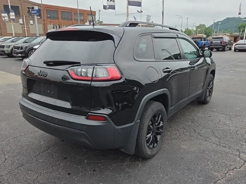 Used 2023 Black Jeep Altitude image 7