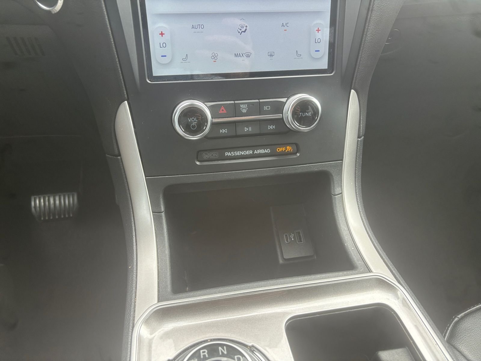 Used 2024 White Ford SEL image 27