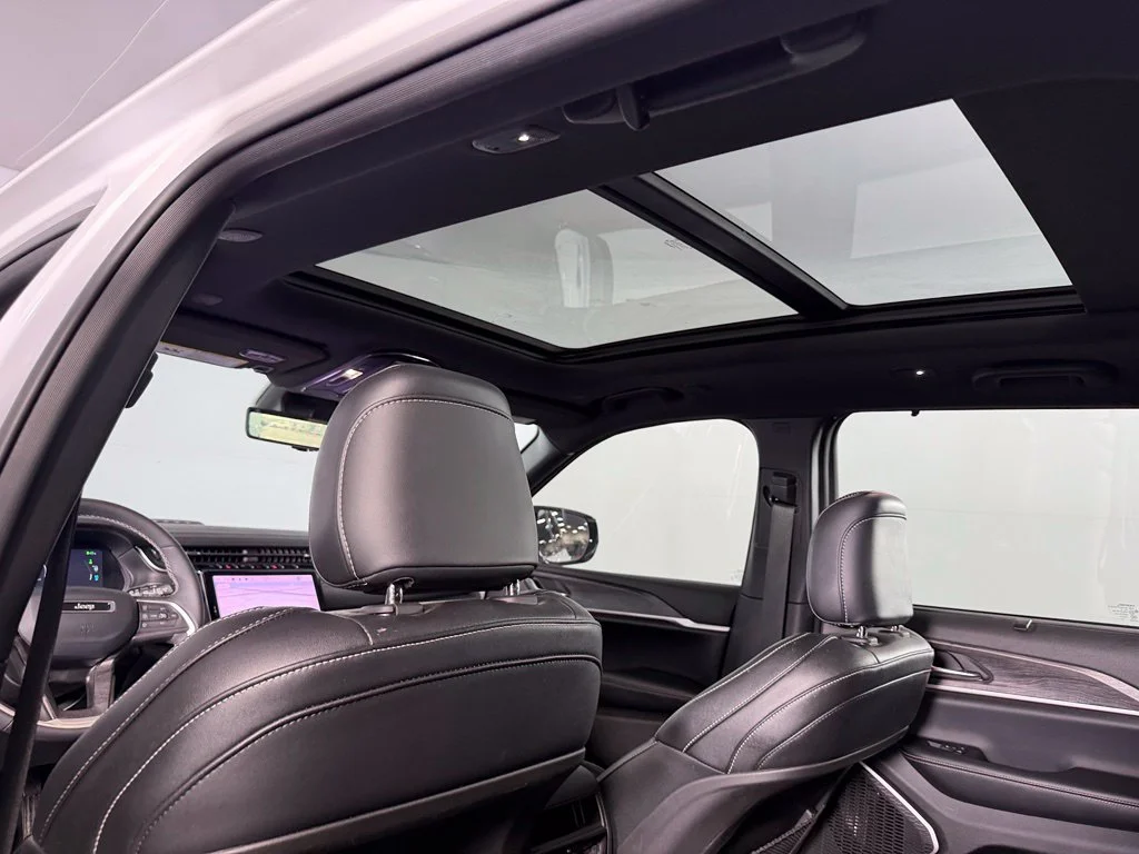 Used 2024 White Jeep 4xe image 17