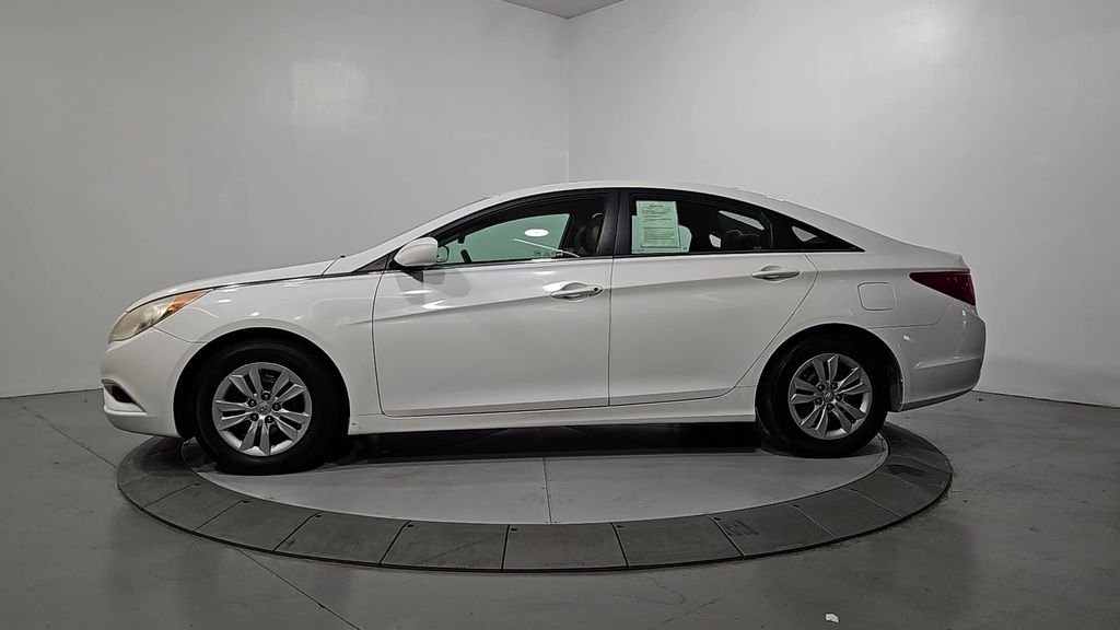 Used 2012 White Hyundai GLS image 2