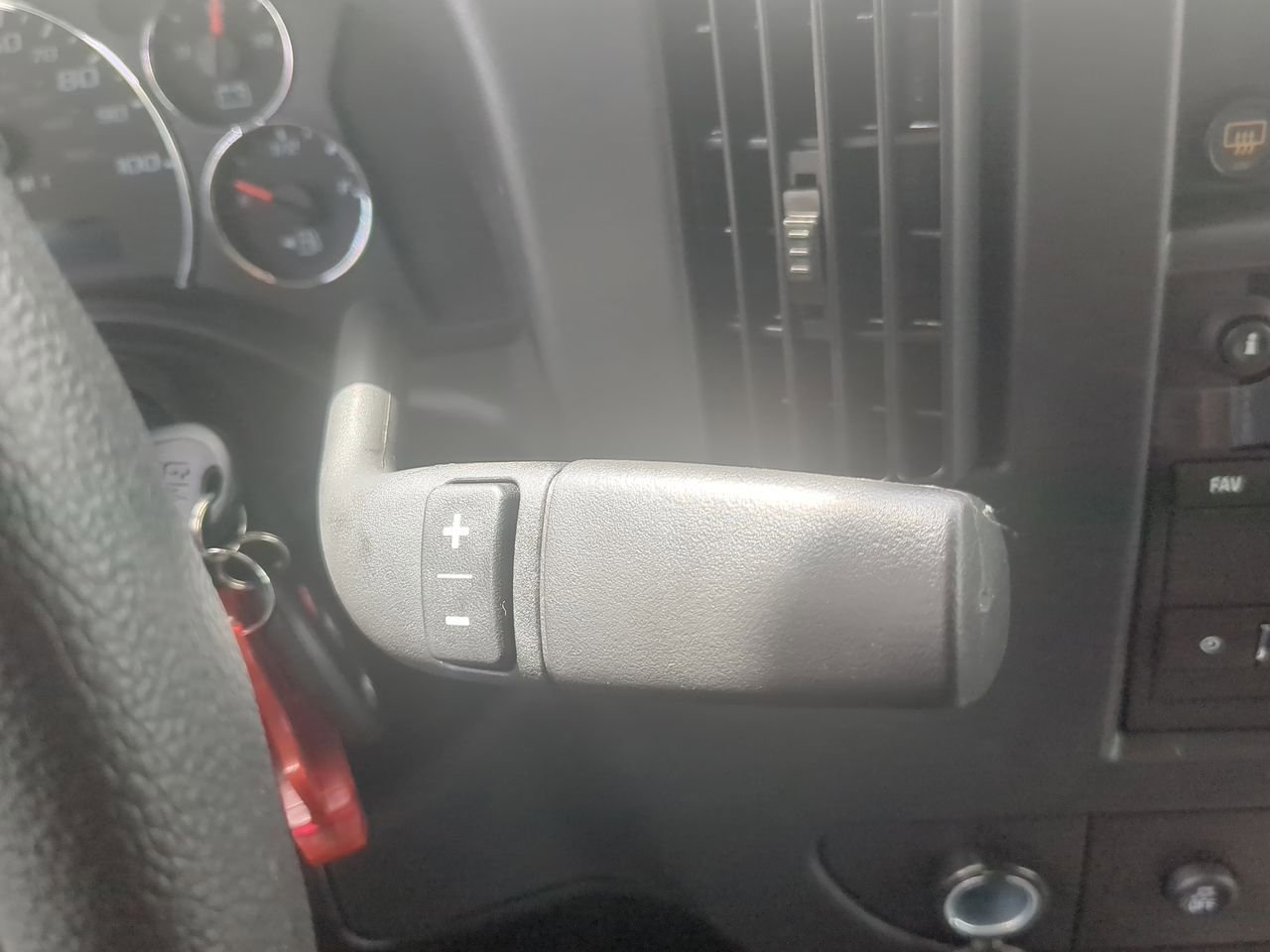 New 2025 Summit White GMC Work Van image 15