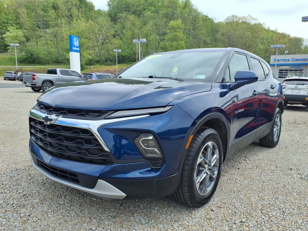 Used 2023 Blue Chevrolet LT image 3
