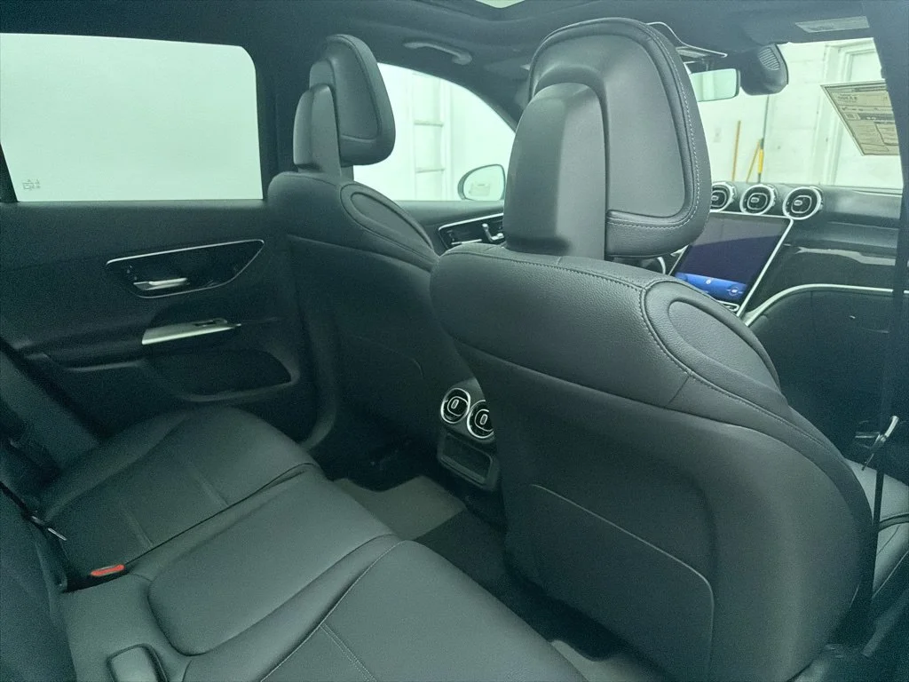 Used 2026 White Mercedes-Benz GLC 300 image 24