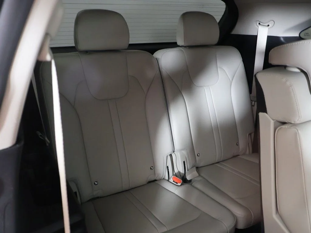 Used 2025 Silver Kia S image 35