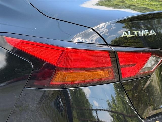Used 2019 Black Nissan 2.5 SV image 12