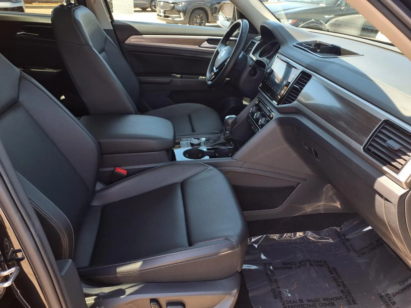 Used 2018 Black Volkswagen SEL image 25