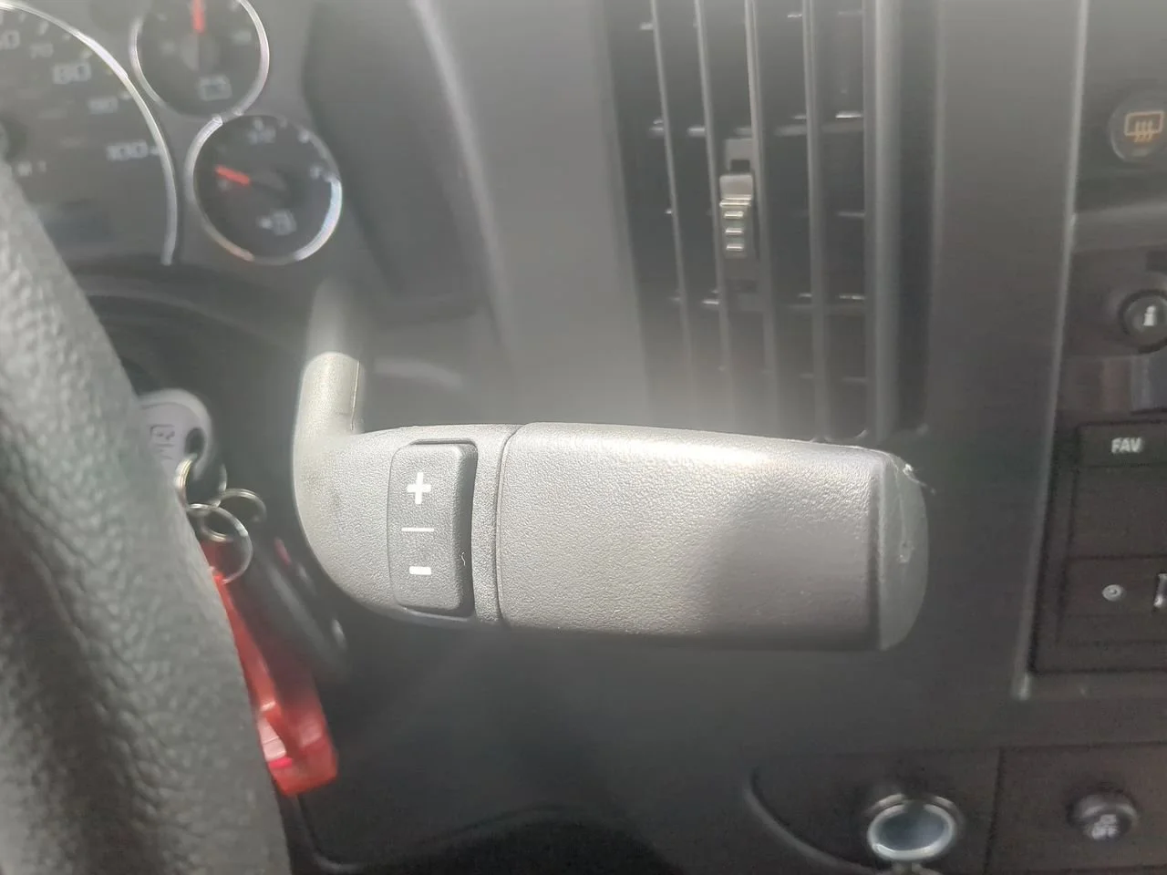 New 2025 Summit White GMC Work Van image 15