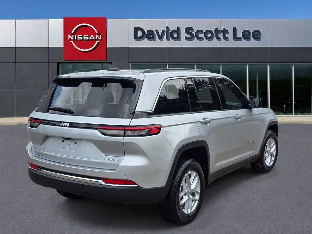 Used 2025 Silver Jeep Laredo image 6