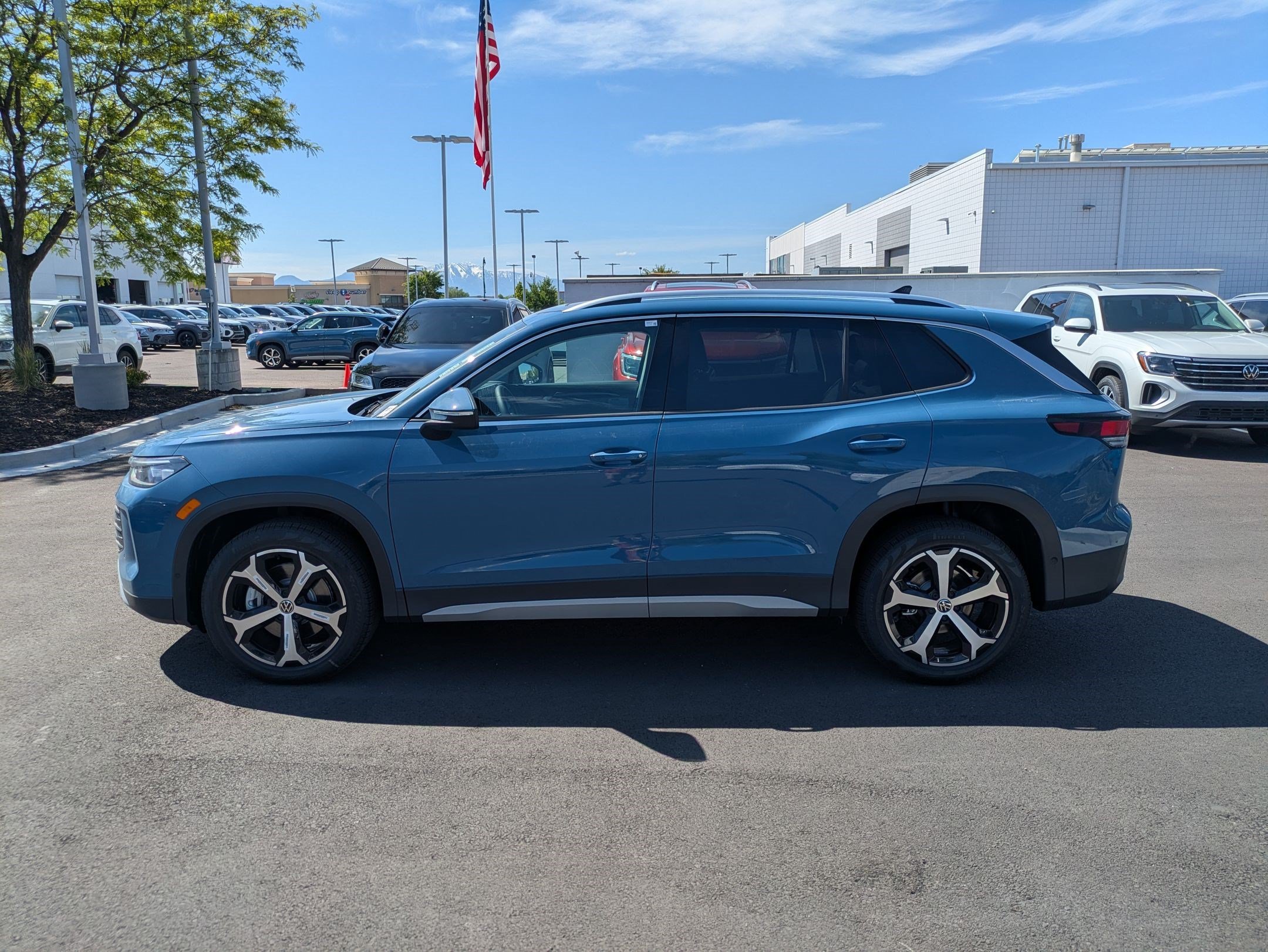 New 2026 Monterey Blue Pearl Volkswagen SE image 7