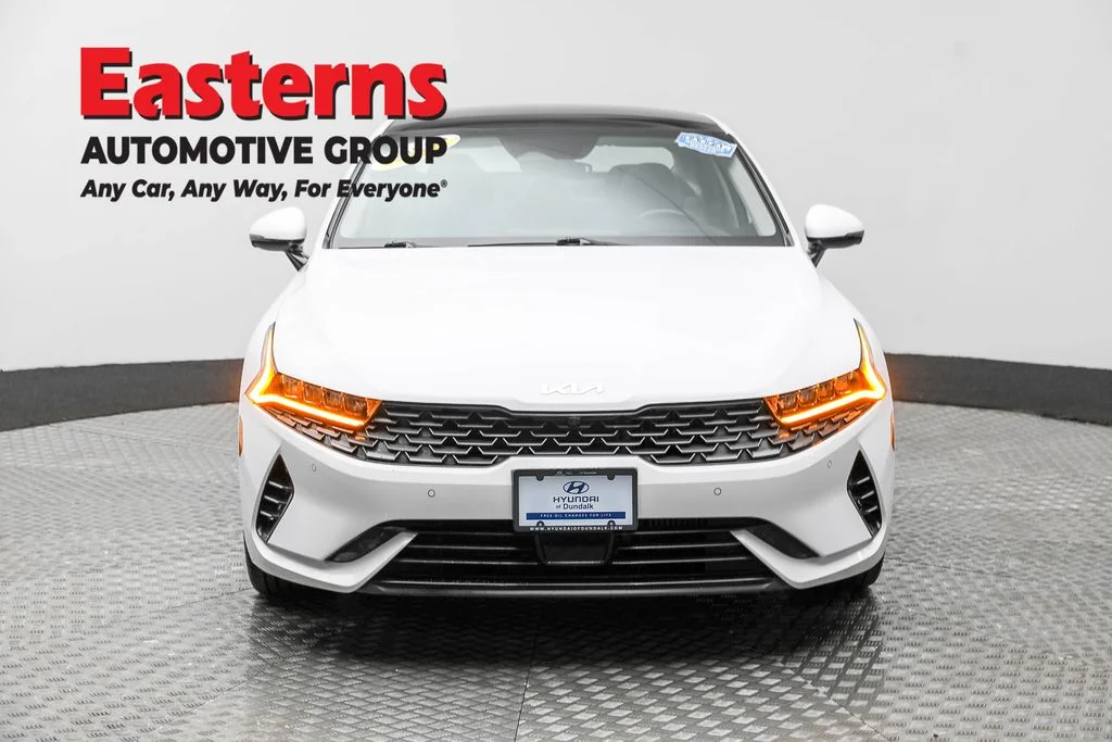 Used 2022 White Kia EX image 2