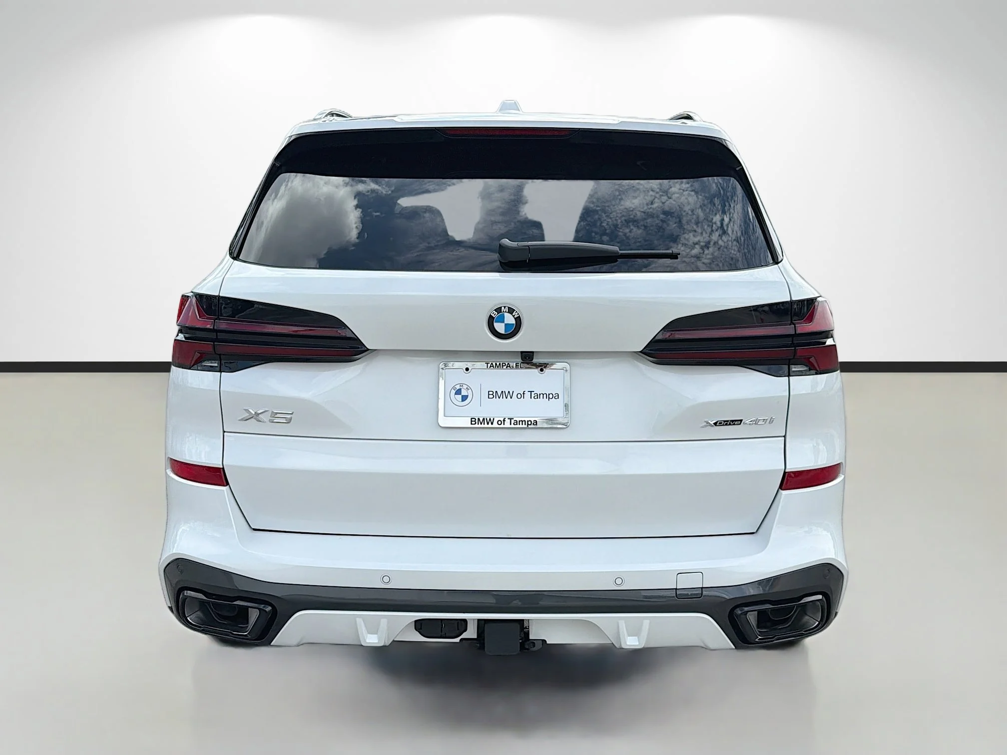 New 2026 Mineral White Metallic BMW xDrive40i image 4