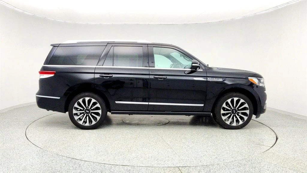 Used 2023 Infinite Black Metallic Clearcoat Lincoln Reserve 4x4 with Equipment 201A & 22