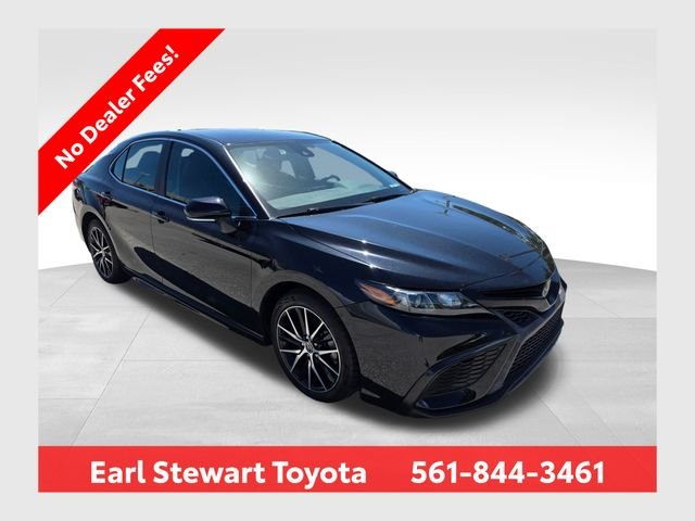 2023 Toyota Camry SE's photo