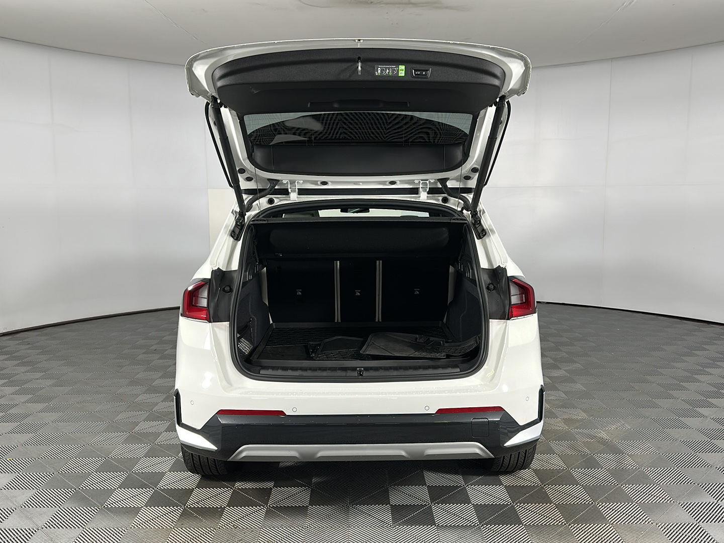New 2026 Alpine White BMW xDrive28i image 24