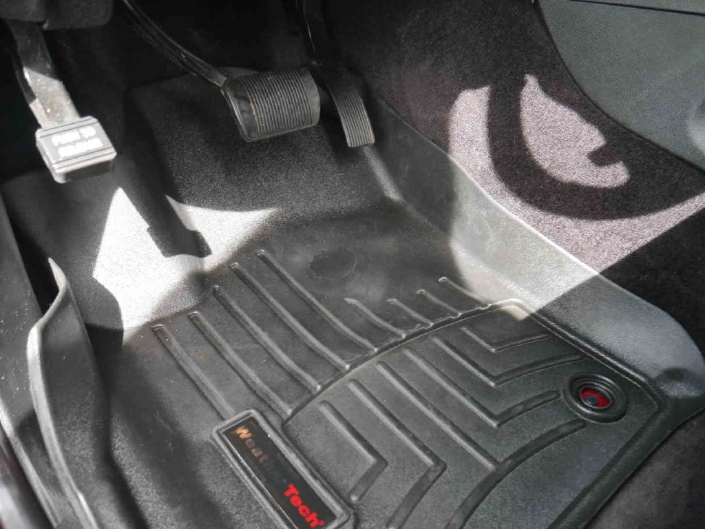 Used 2017 Red Jeep Overland image 30