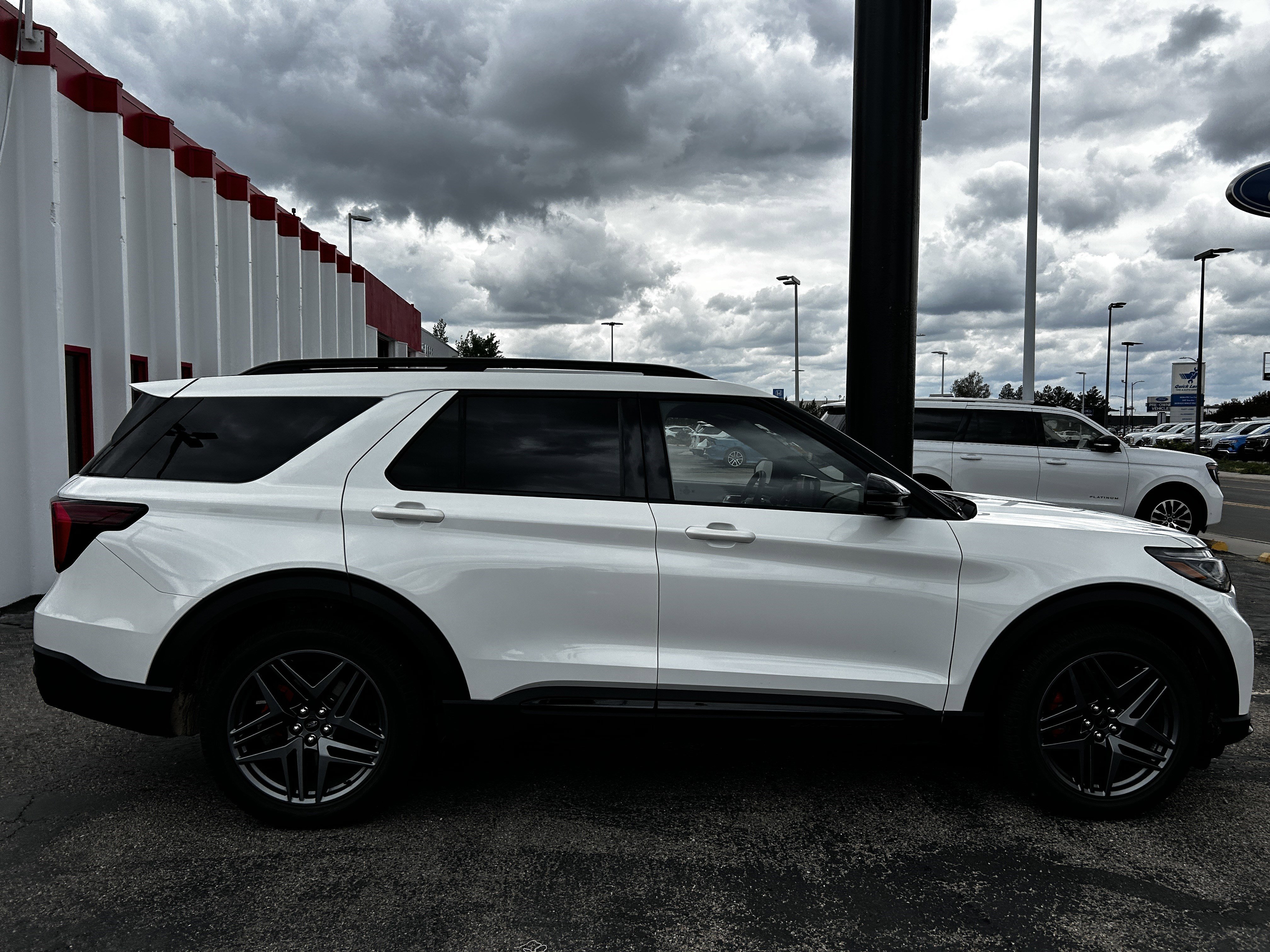 2025 Ford Explorer ST - Photo 6