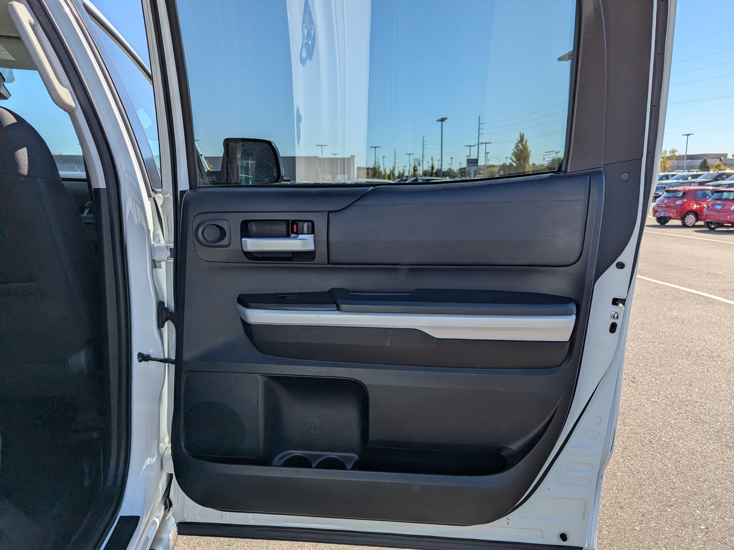 Used 2018 White Toyota SR5 image 34