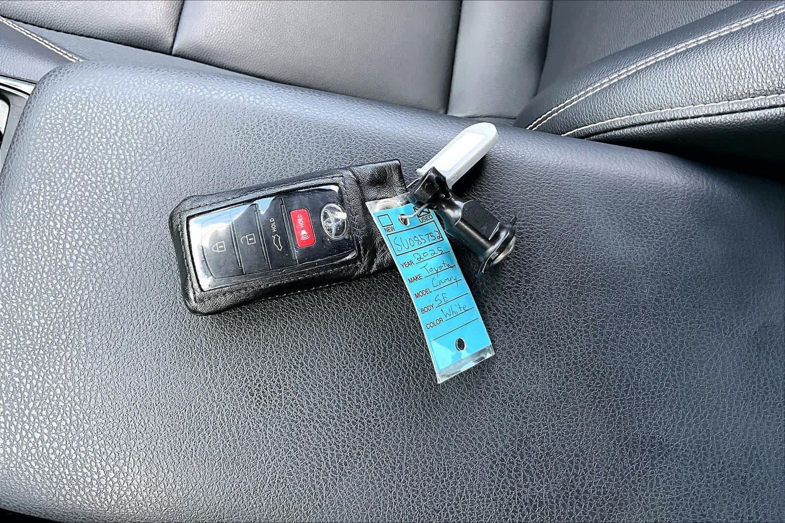 Used 2025 Ice Cap Toyota SE image 14