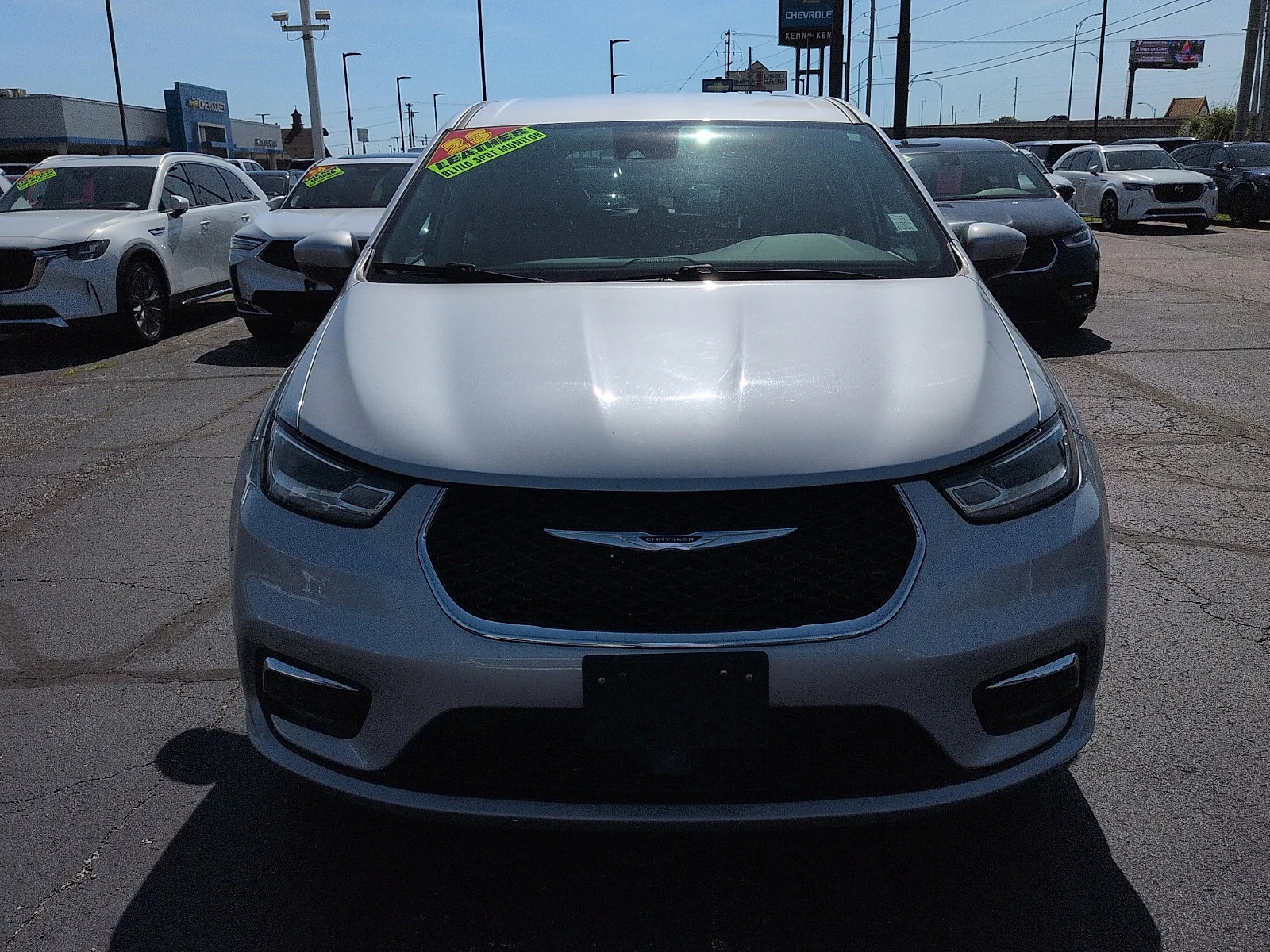 Used 2023 Silver Mist Clearcoat Chrysler Touring L image 3