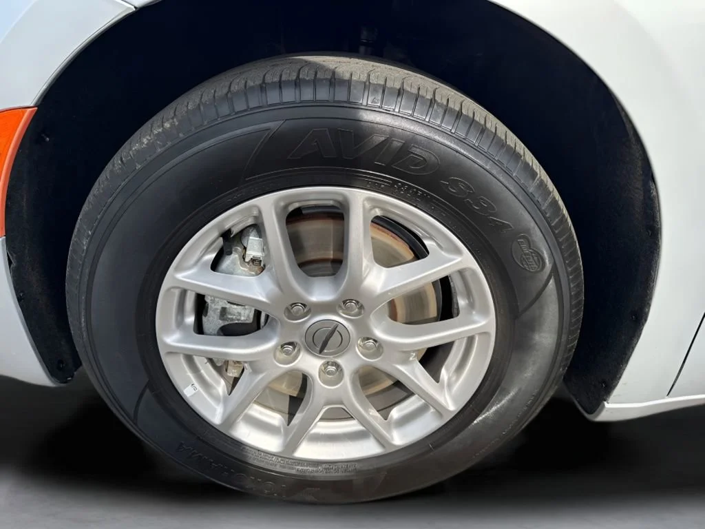 Used 2024 Silver Chrysler Touring L image 32