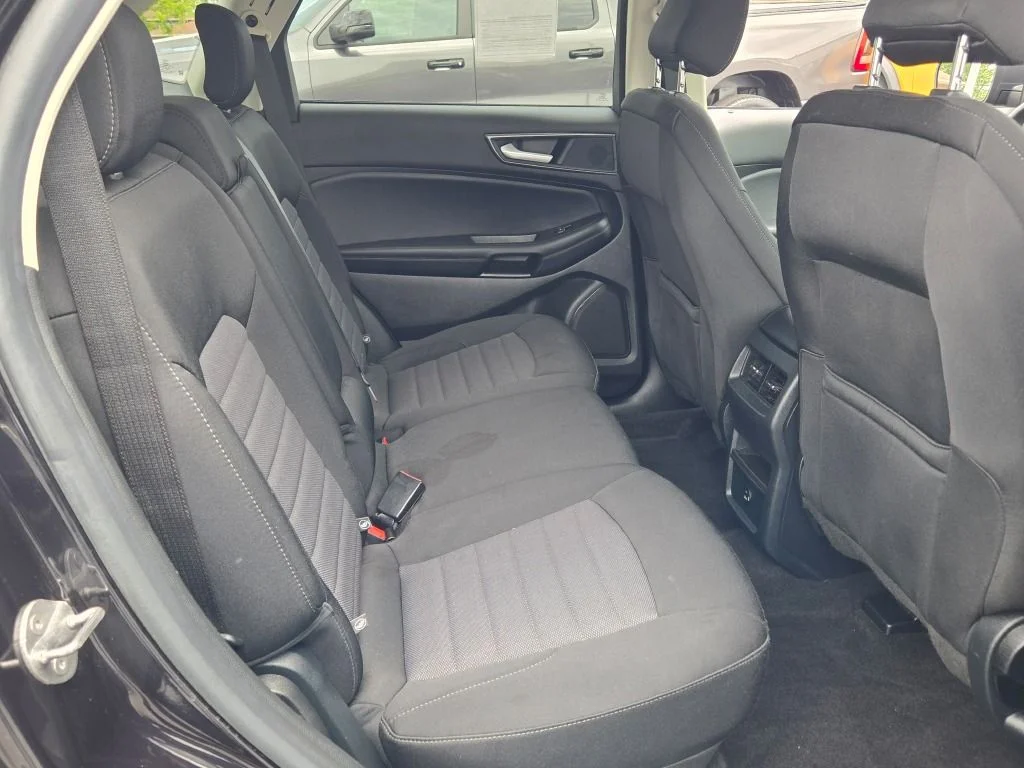 Used 2021 Black Ford SE image 10