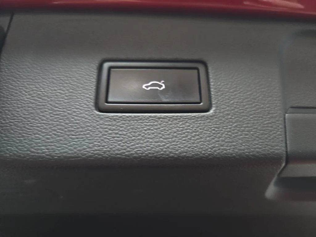 Used 2021 Aurora Red Metallic Volkswagen SEL Premium image 17