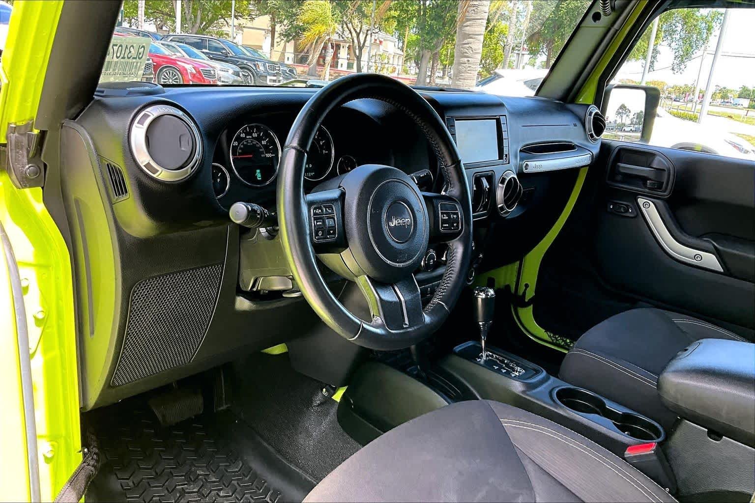 Used 2016 Hypergreen Clearcoat Jeep Sahara image 17
