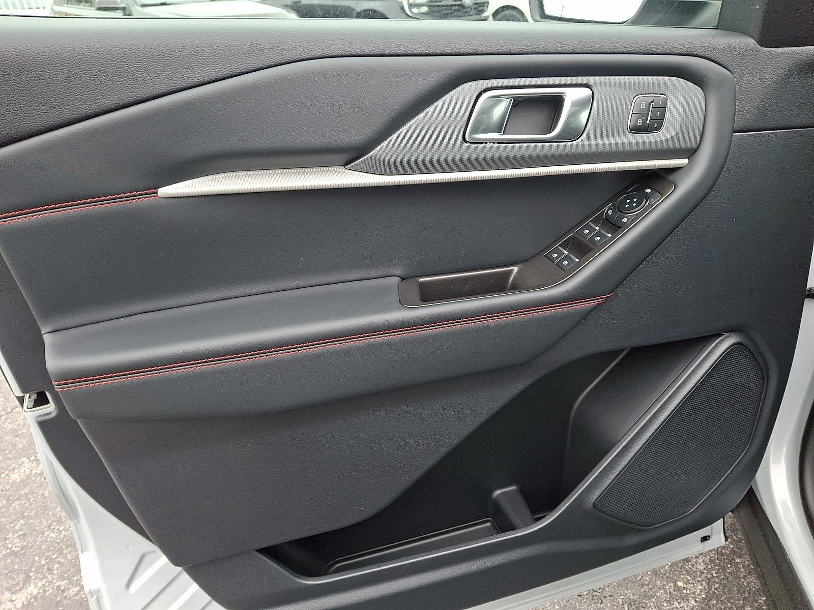 New 2026 Space White Metallic Ford ST-Line image 10