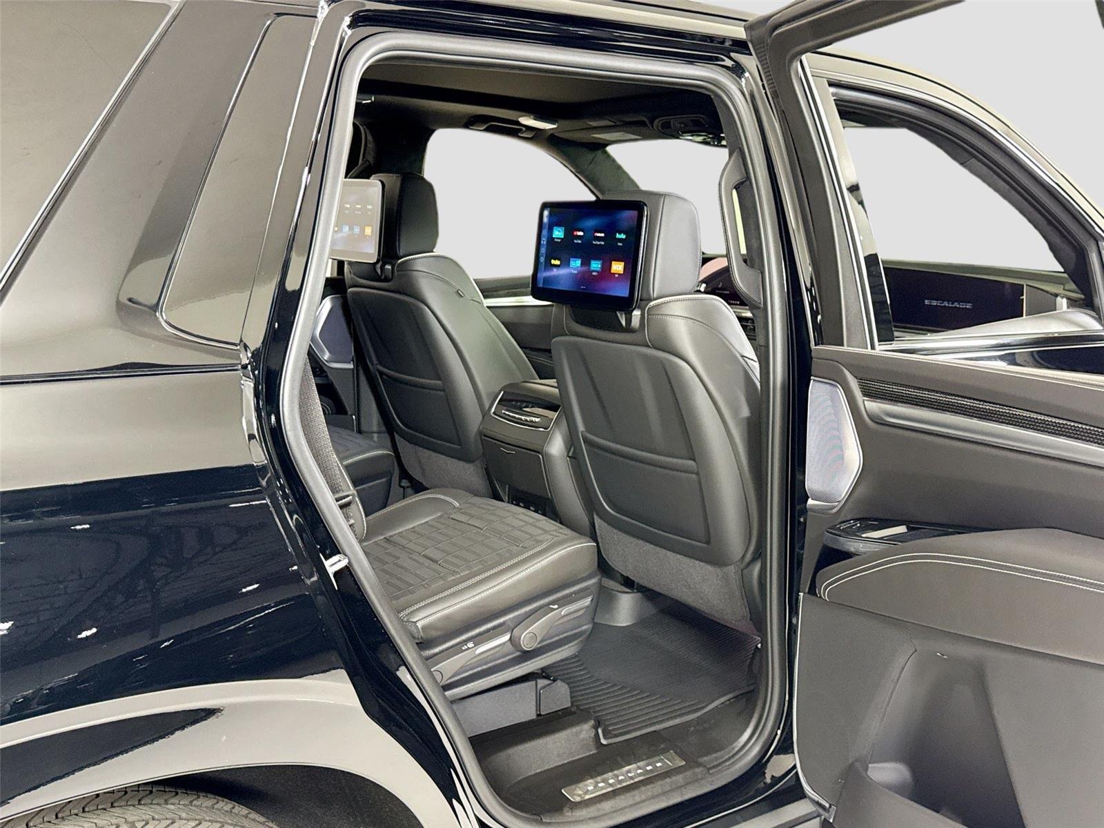 Used 2026 Black Raven Cadillac AWD V-Series | ONYX Pkg | Heated/Vented Seats image 32