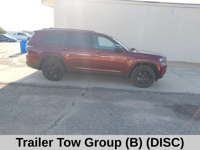 Used 2023 Red Jeep Altitude image 3