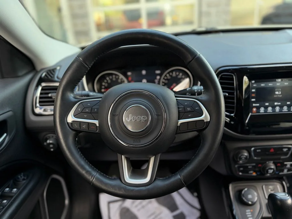Used 2019 White Jeep Latitude image 12