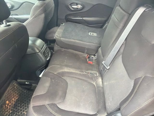 Used 2015 Gray Jeep Latitude image 9