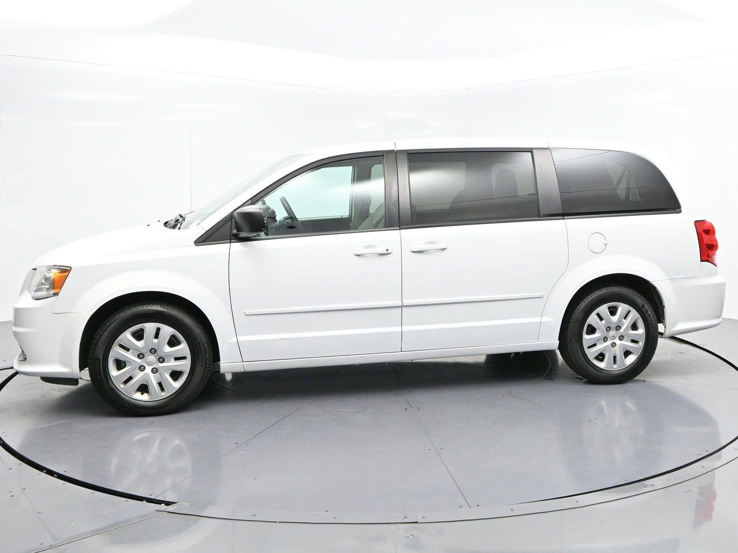 Used 2017 White Knuckle Clearcoat Dodge SE image 4