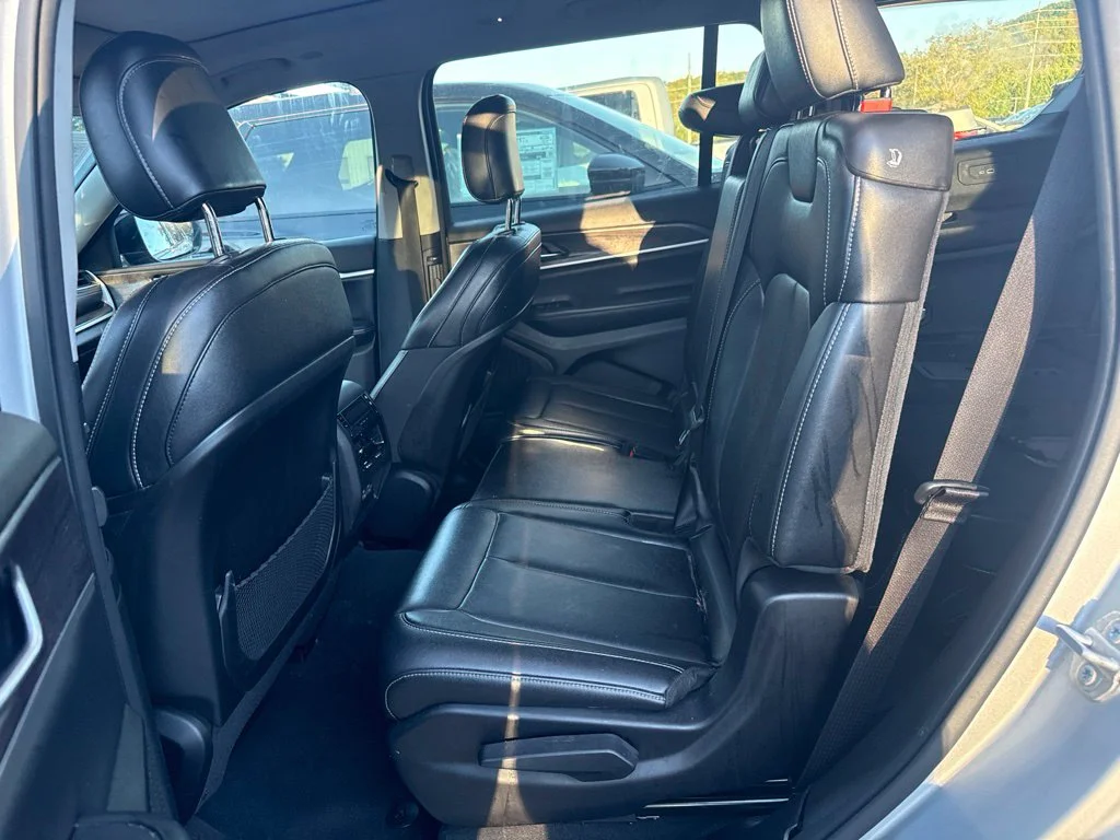 Used 2023 Silver Jeep Limited image 6