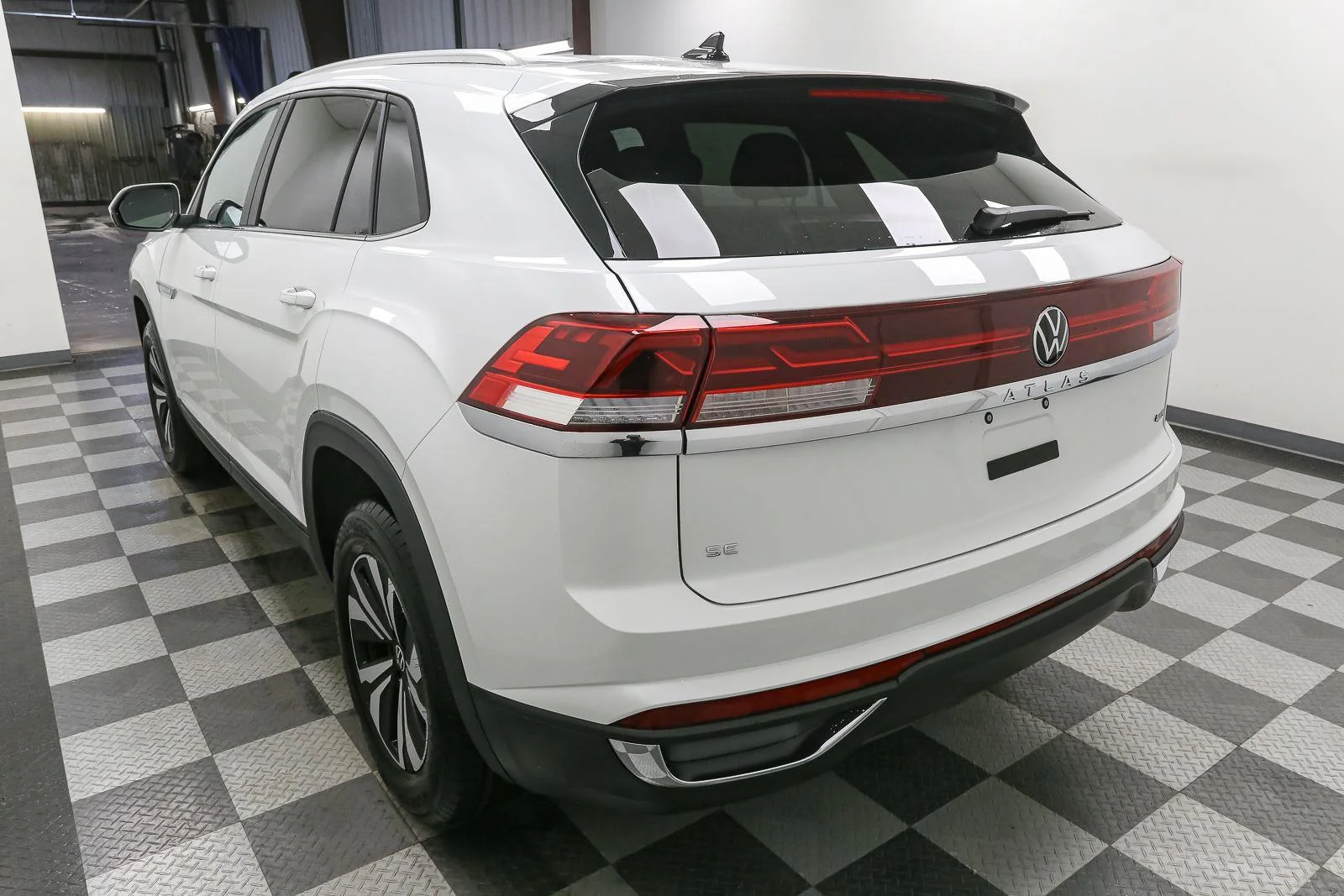 New 2026 Opal White Pearl Volkswagen 2.0T SE image 10
