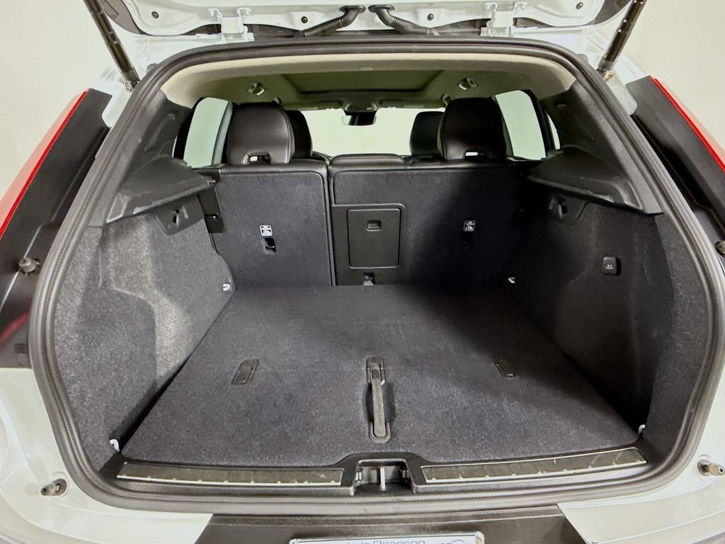 Used 2025 White Volvo B5 Plus Bright Theme image 22