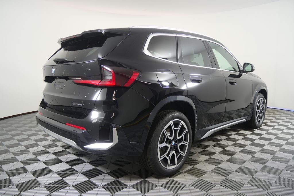 New 2027 Jet Black BMW xDrive28i image 4