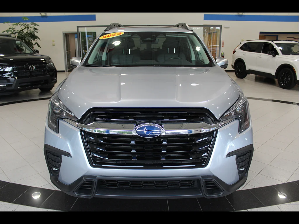 Used 2023 Ice Silver Metallic Subaru Limited 7-Passenger image 2
