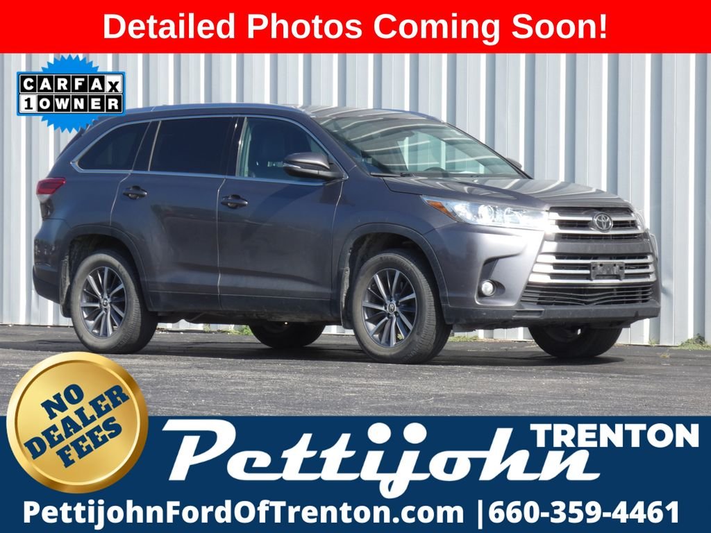 Used 2019 Gray Toyota XLE image 1