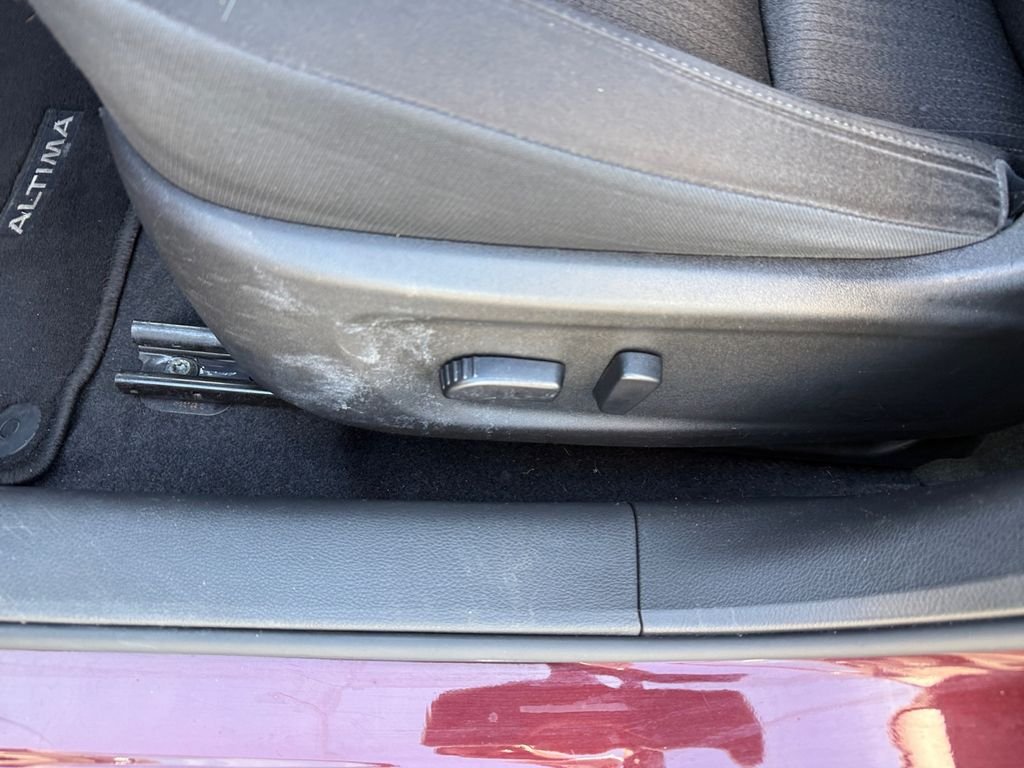 Used 2024 Red Nissan 2.5 SV image 27