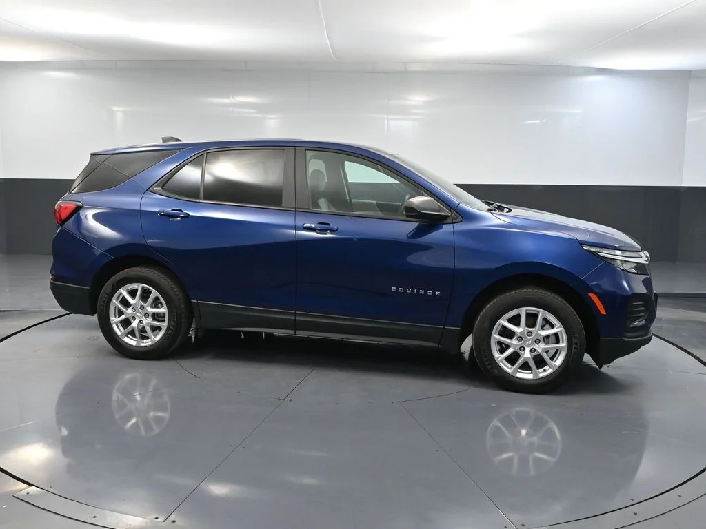 Used 2022 Blue Chevrolet LS image 4