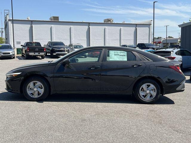 New 2026 Black Hyundai SE image 28