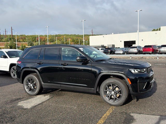 New 2027 High-Gloss Black Paint Jeep Laredo Altitude image 2